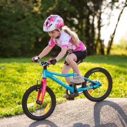 AUTHOR Record 16 2025 limeta/modrá AUTHOR Record 16 2025 limeta/modrá